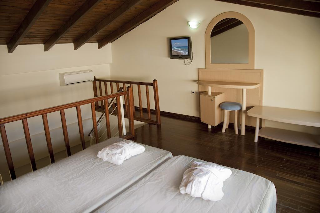 Jo An Beach Hotel Adelianos Kampos Eksteriør billede