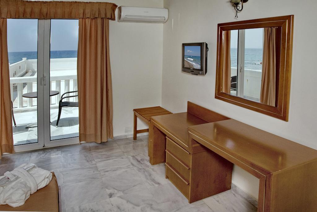 Jo An Beach Hotel Adelianos Kampos Eksteriør billede
